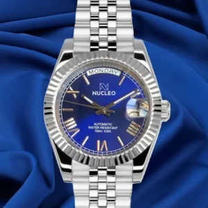 Nucleo-DayDate- Homage-con-Movimento-Automatico-Giapponese-quadrante-blu-numeri-romani-bracciale-jubilee-chiusura-deployant